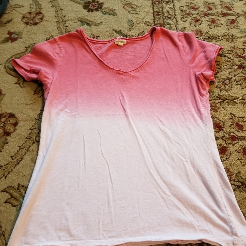 2/$12 🤩 Pink ombre Womans tshirt